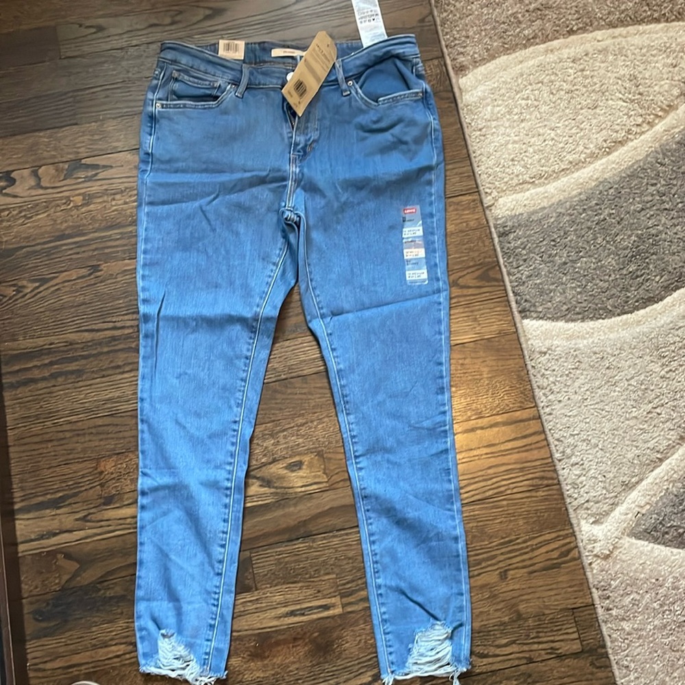 Levi’s 711 Skinny Jeans